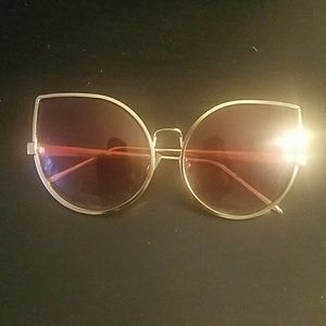 1970s style cat eye sunglasses